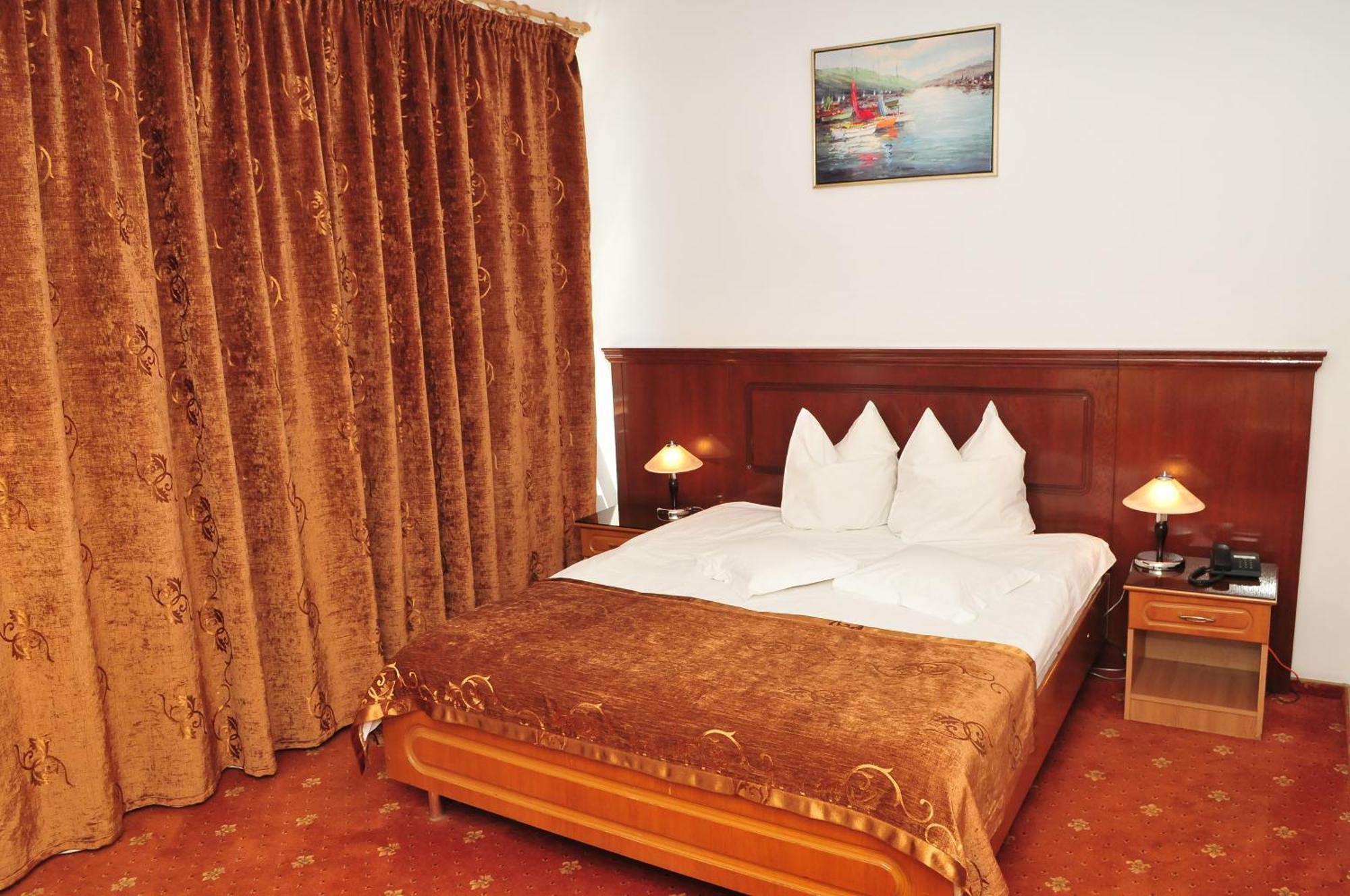Hotel Emma Est Craiova Exterior foto